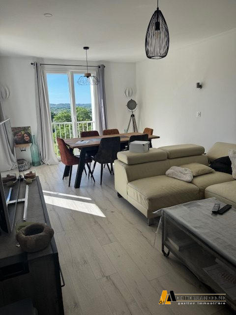 Appartement - 102 m² - 5 pièces