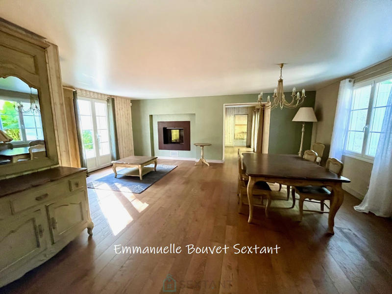 Maison - 233 m² - 9 pièces