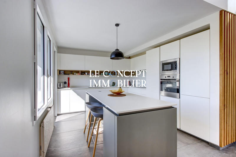 Villa - 215 m² - 8 pièces