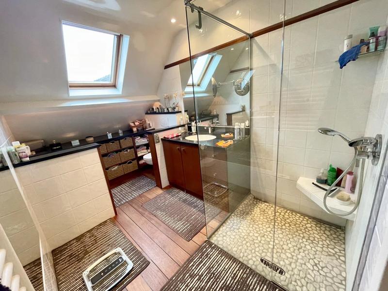 Maison - 213 m² - 7 pièces