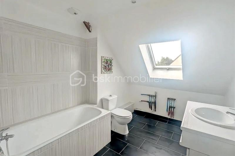 Maison traditionnelle - 160 m² - 8 pièces