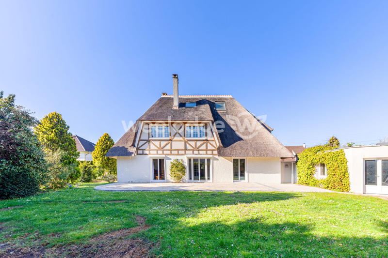 Maison - 210 m² - 9 pièces