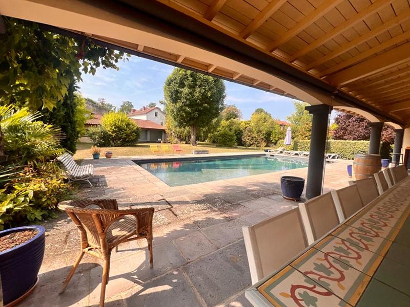 Maison - 270 m² - 6 pièces