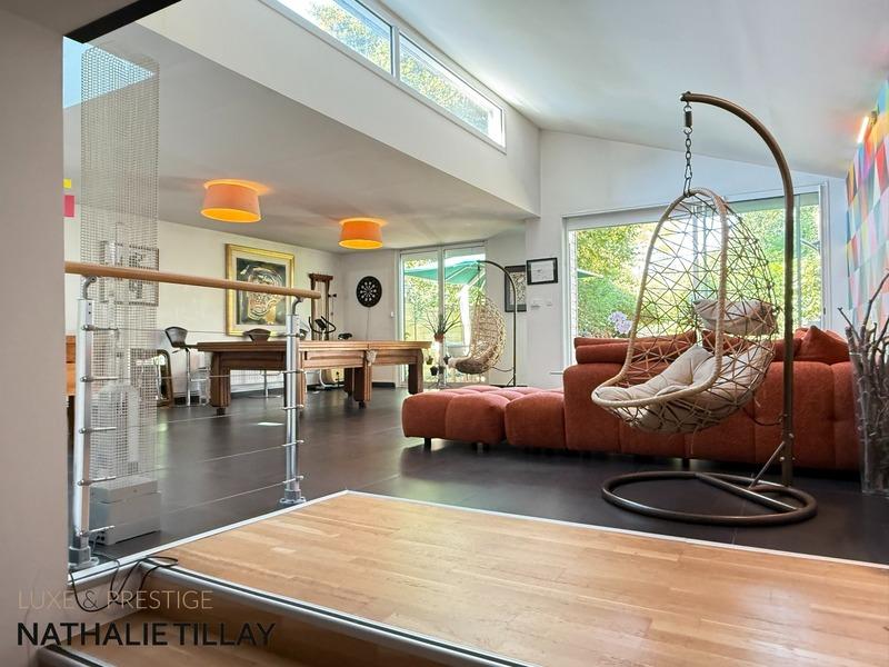 Maison - 284 m² - 9 pièces