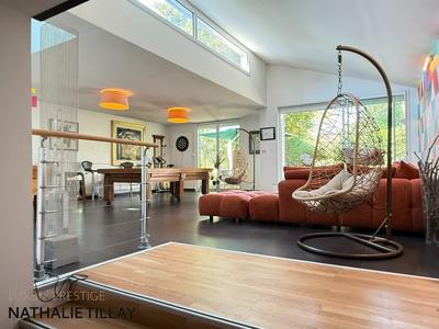 Maison - 284 m² - 9 pièces