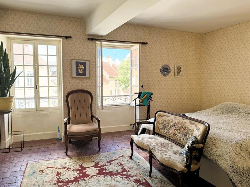 Maison - 280 m² - 10 pièces