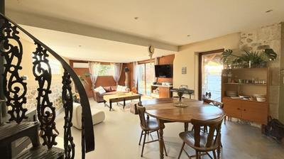 Maison - 159 m² - 8 pièces