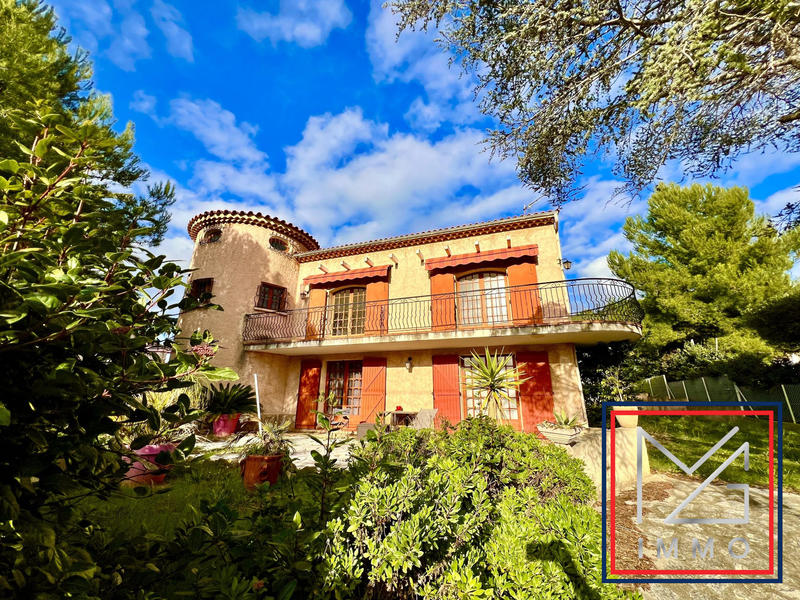 Villa - 200 m² - 10 pièces