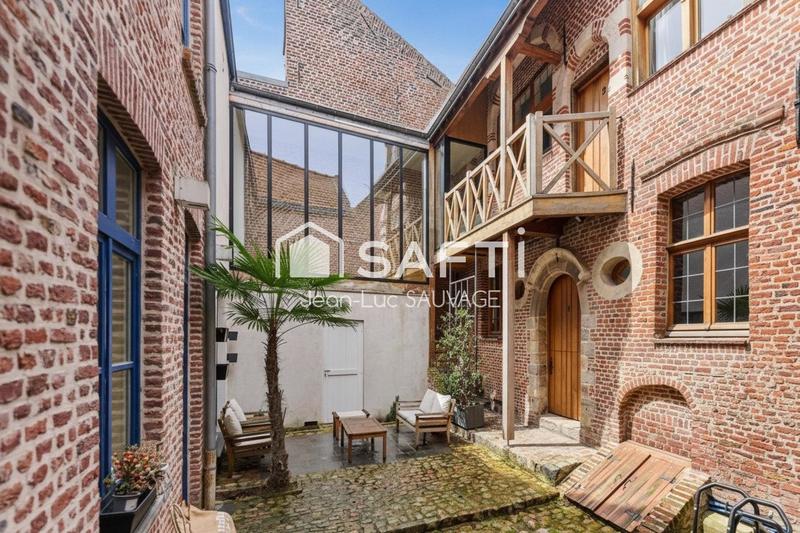 Maison - 259 m² - 9 pièces