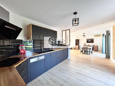 Maison - 168 m² - 8 pièces