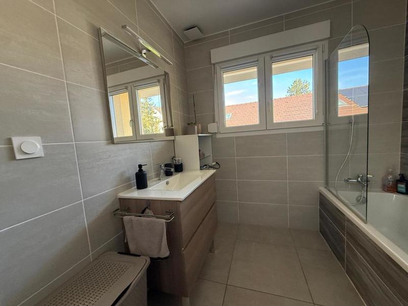 Maison - 92 m² - 4 pièces