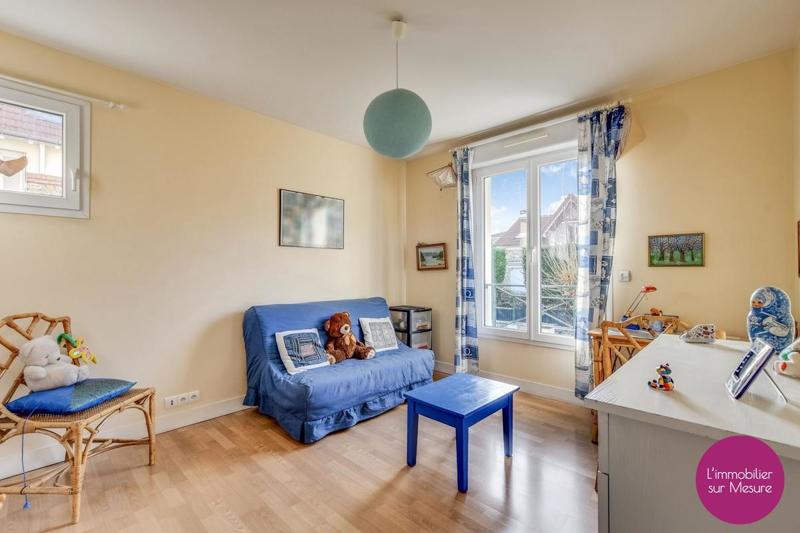 Maison - 225 m² - 7 pièces