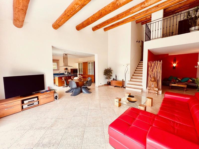 Villa - 244 m² - 6 pièces