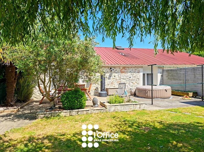 Maison - 299 m² - 11 pièces