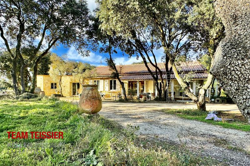 Maison - 205 m² - 11 pièces