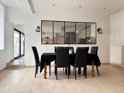 Maison - 163 m² - 8 pièces