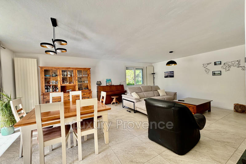 Maison - 200 m² - 6 pièces