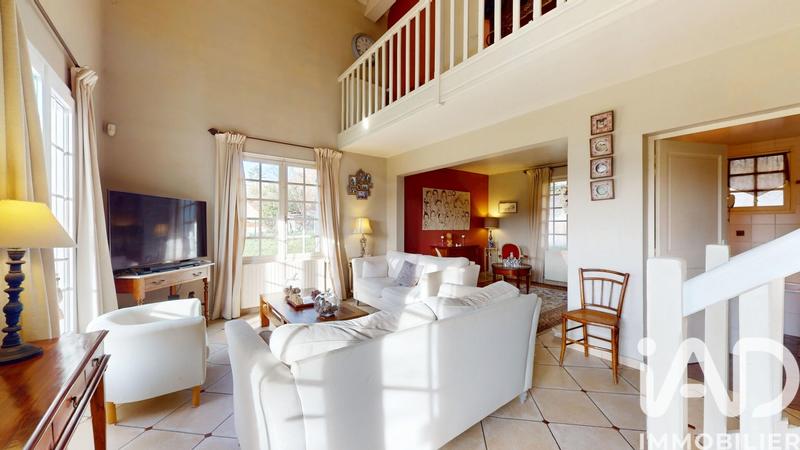 Maison - 185 m² - 8 pièces