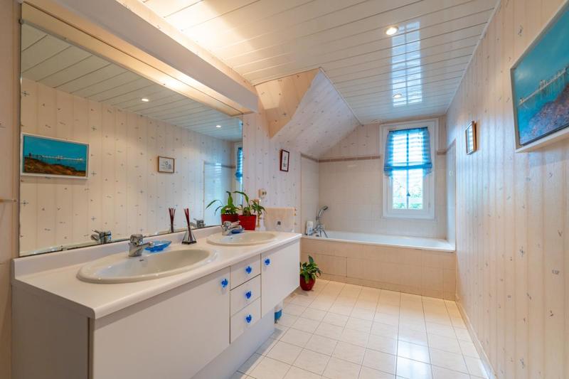 Maison - 200 m² - 9 pièces