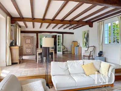 Maison - 278 m² - 9 pièces