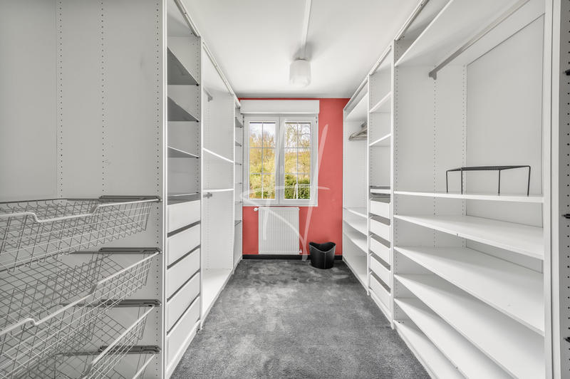 Maison - 277 m² - 9 pièces