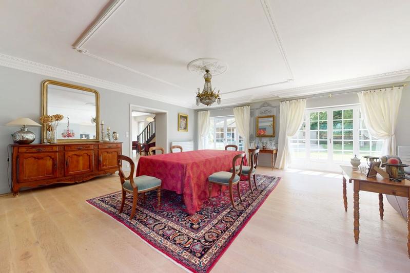Demeure - 327 m² - 5 pièces