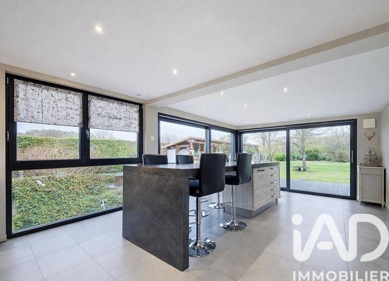 Maison - 196 m² - 7 pièces