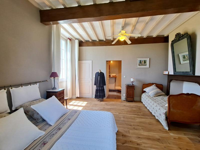 Maison - 285 m² - 6 pièces