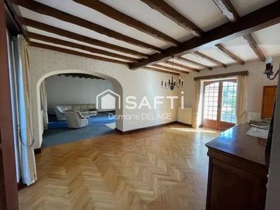 Maison - 225 m² - 9 pièces