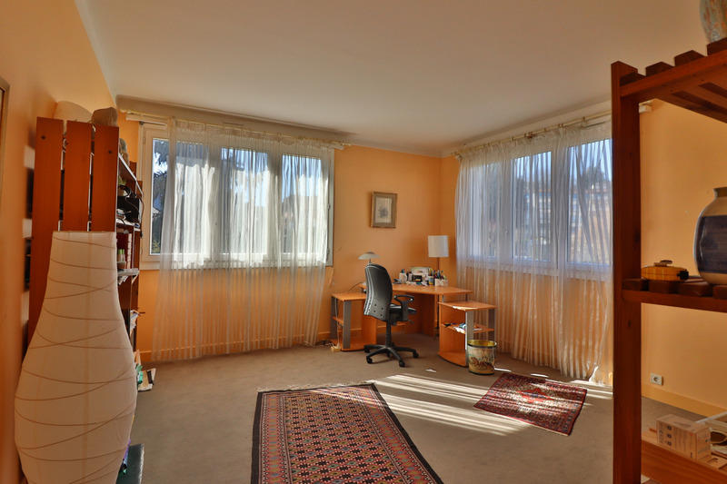 Maison - 220 m² - 7 pièces