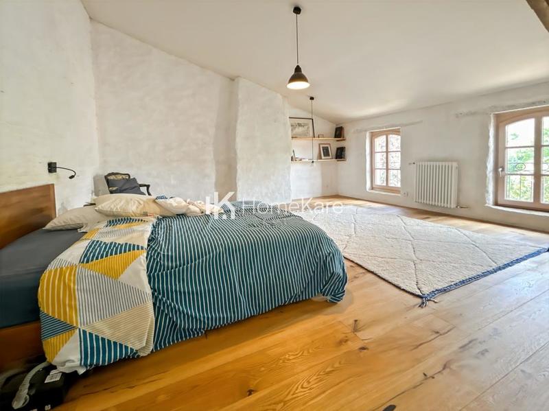 Maison ancienne - 435 m² - 10 pièces