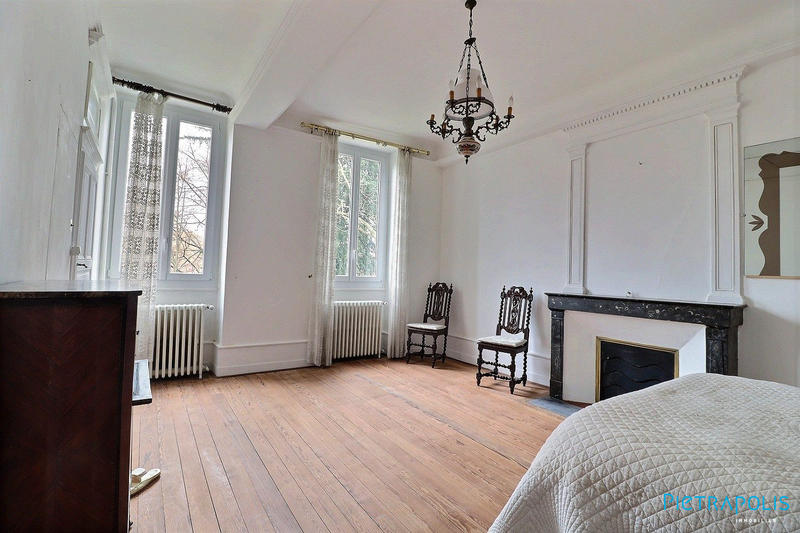 Maison - 263 m² - 9 pièces