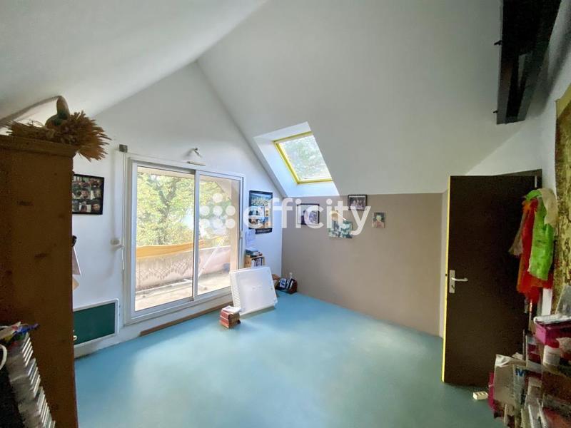 Maison - 235 m² - 7 pièces