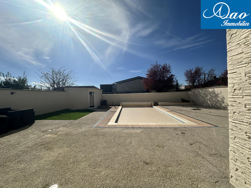 Maison - 290 m² - 6 pièces