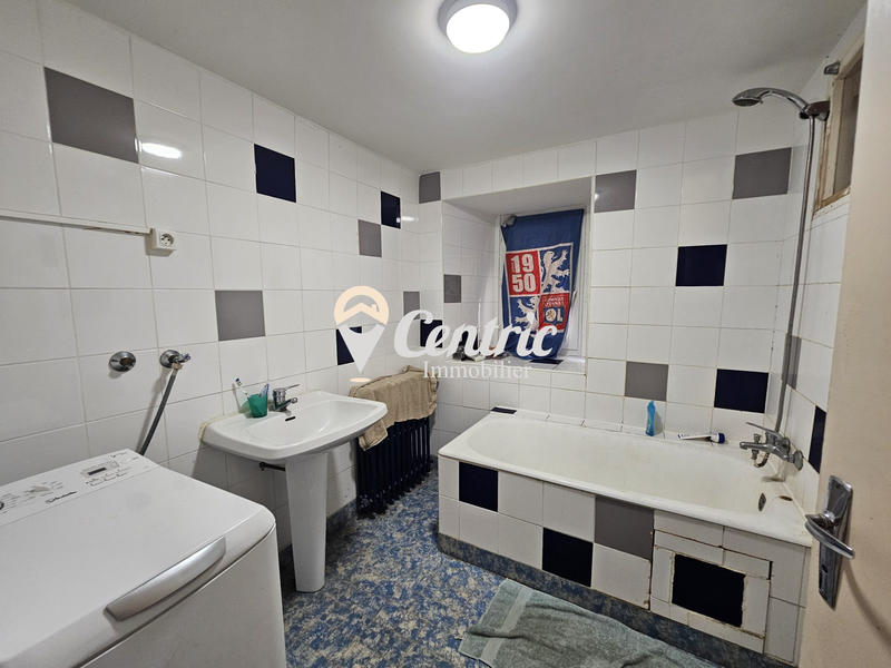 Maison - 233 m² - 6 pièces