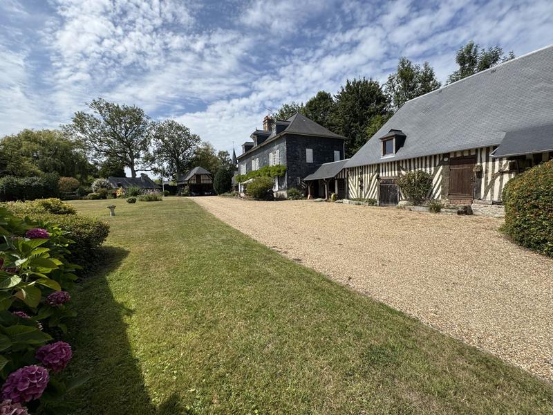 Maison ancienne - 300 m² - 7 pièces