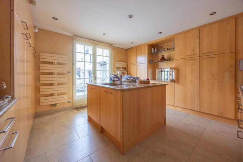 Propriété - 264 m² - 9 pièces