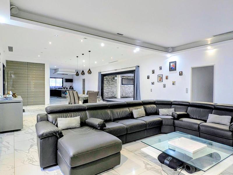 Maison - 332 m² - 6 pièces