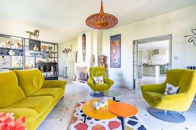 Maison - 270 m² - 8 pièces