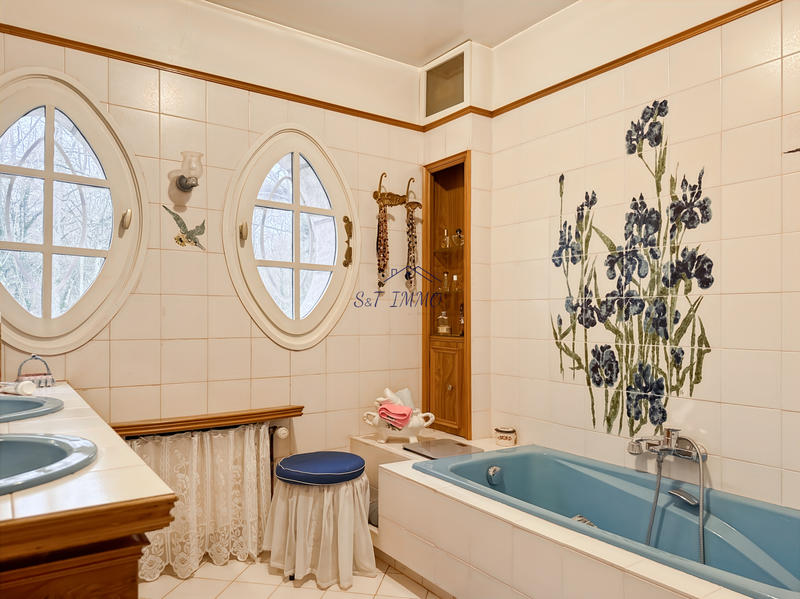 Propriété - 170 m² - 8 pièces