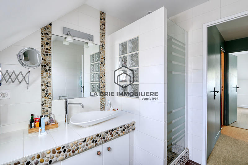 Maison - 161 m² - 8 pièces