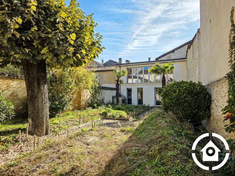 Maison - 310 m² - 8 pièces