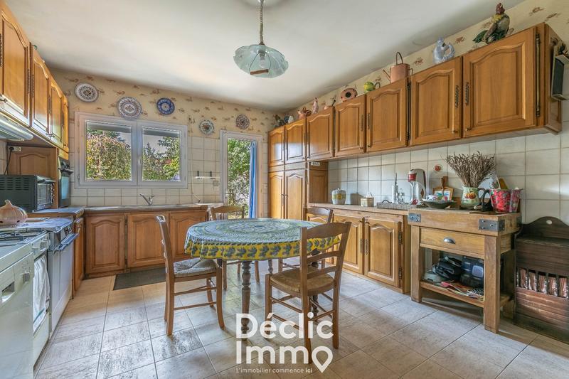 Maison - 370 m² - 9 pièces