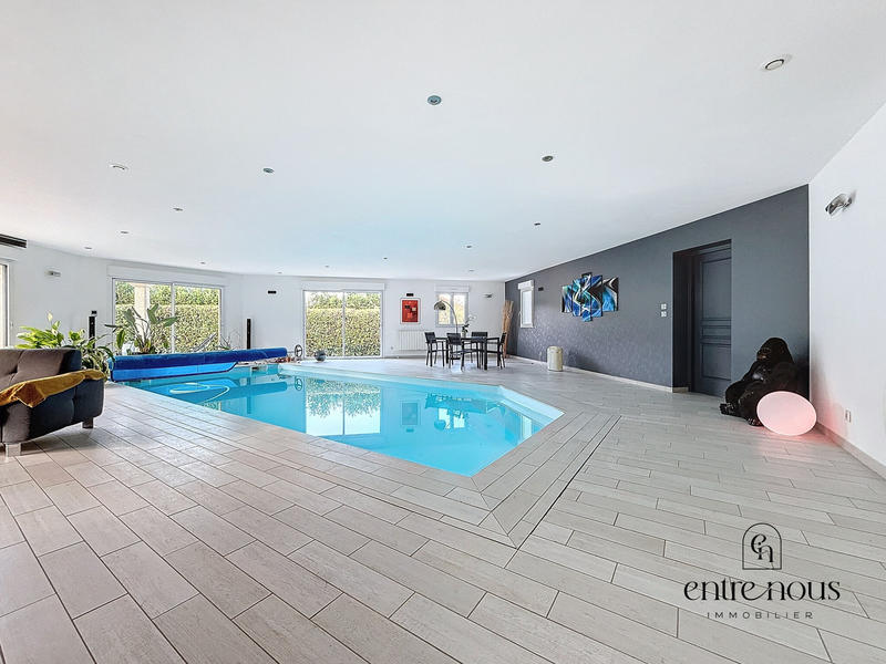 Maison - 250 m² - 5 pièces