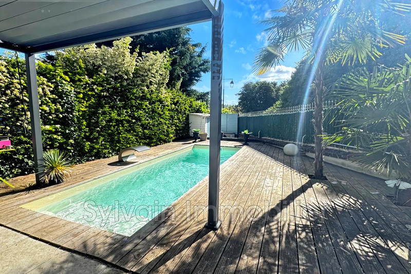 Maison - 200 m² - 8 pièces