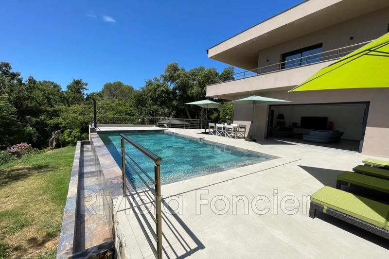 Maison - 240 m² - 5 pièces