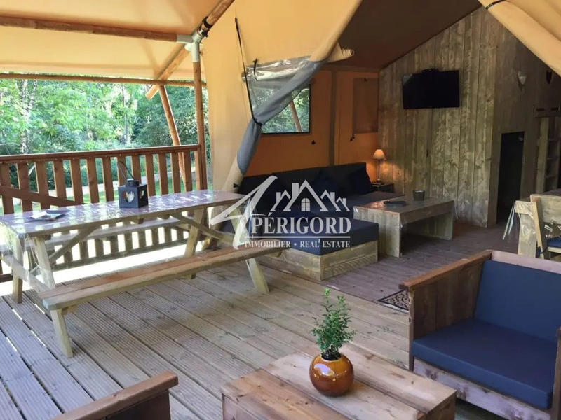 Maison - 555 m² - 16 pièces