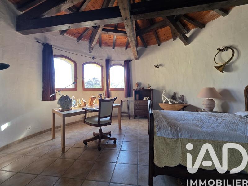 Maison - 210 m² - 6 pièces