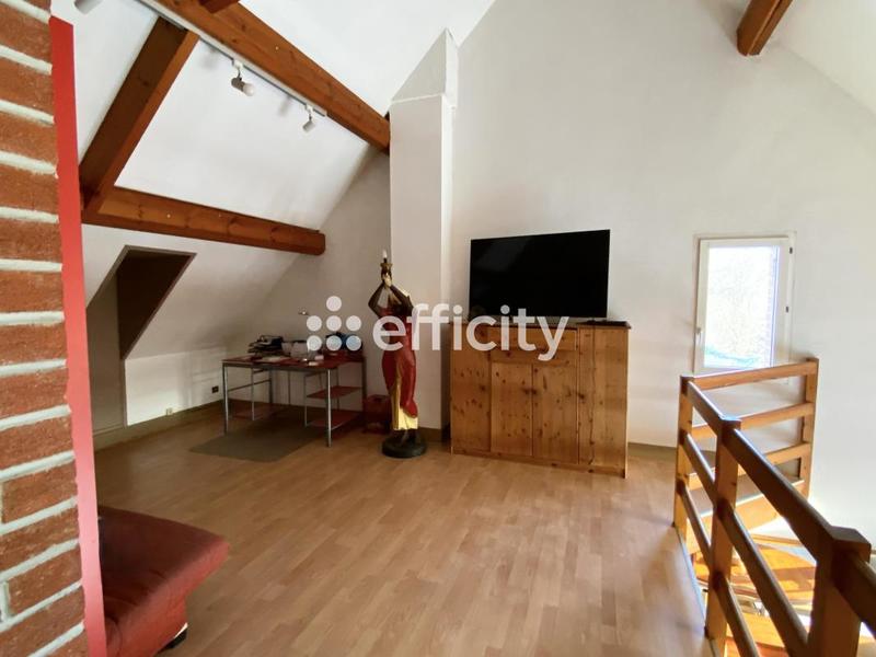 Maison - 210 m² - 11 pièces