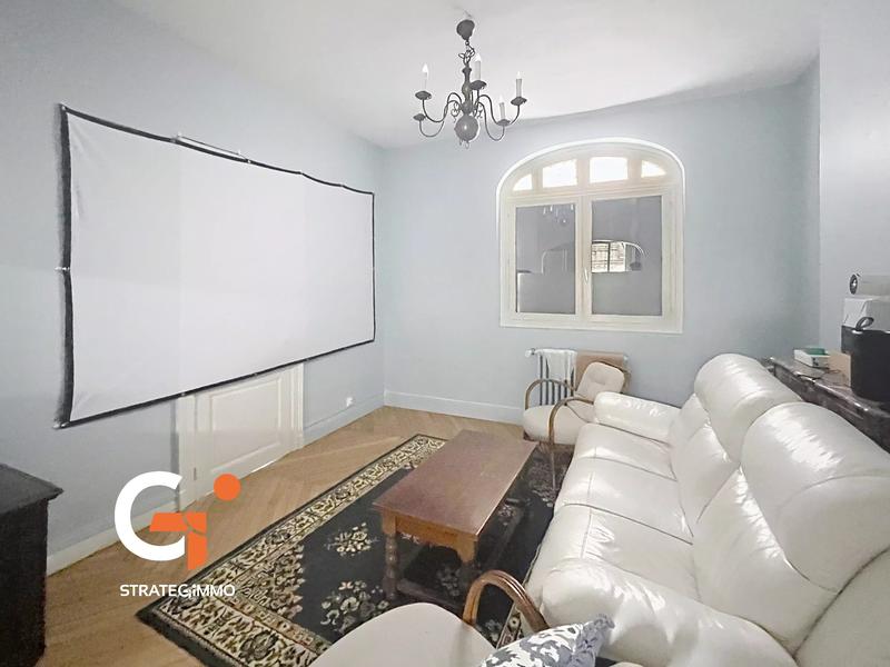 Chambre - 130 m² - 6 pièces